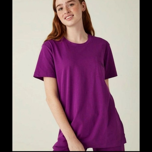 NEW VICTORIA'S SECRET PINK LOGO CAMPUS SHORT SLEEVE TEE SHIRT - Picture 3 of 9